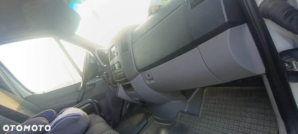 Mercedes-Benz Sprinter - 13