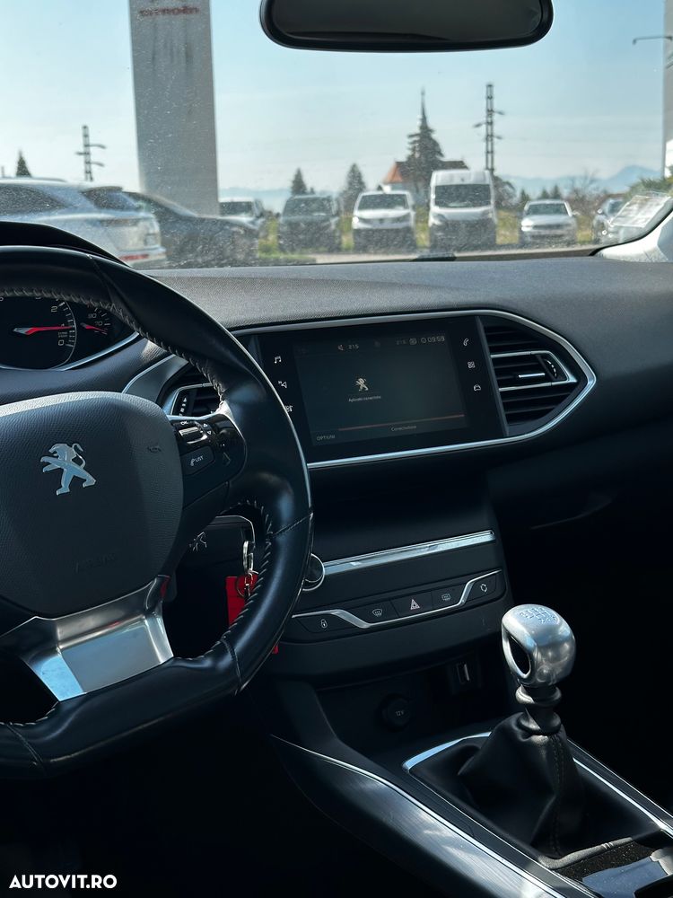 Peugeot 308 1.2 L PureTech Turbo Allure - 10