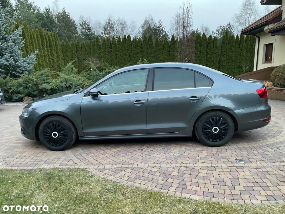 Volkswagen Jetta 1.6 TDI Highline - 8