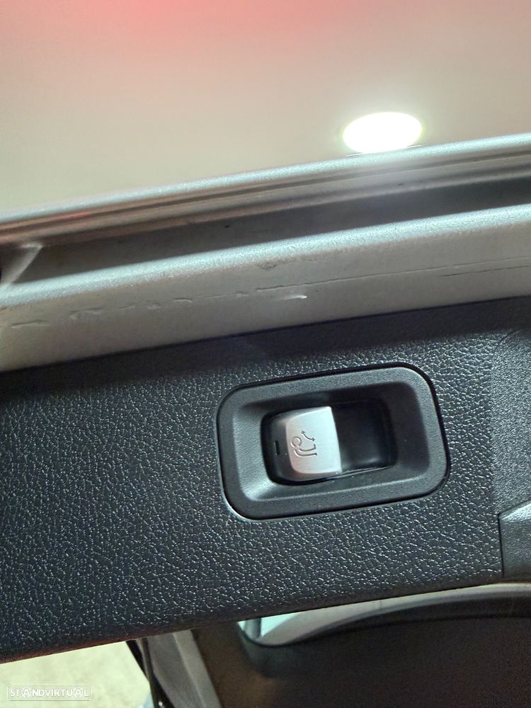 Mercedes-Benz E 220 d 4Matic 9G-TRONIC AMG Line - 13