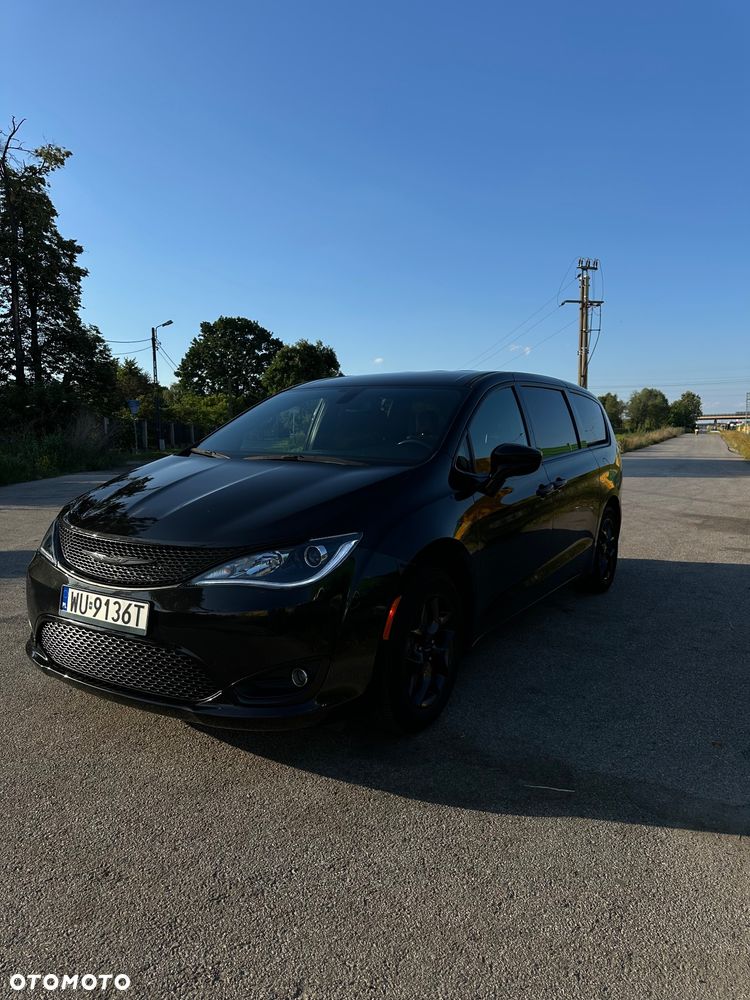 Chrysler Pacifica - 3