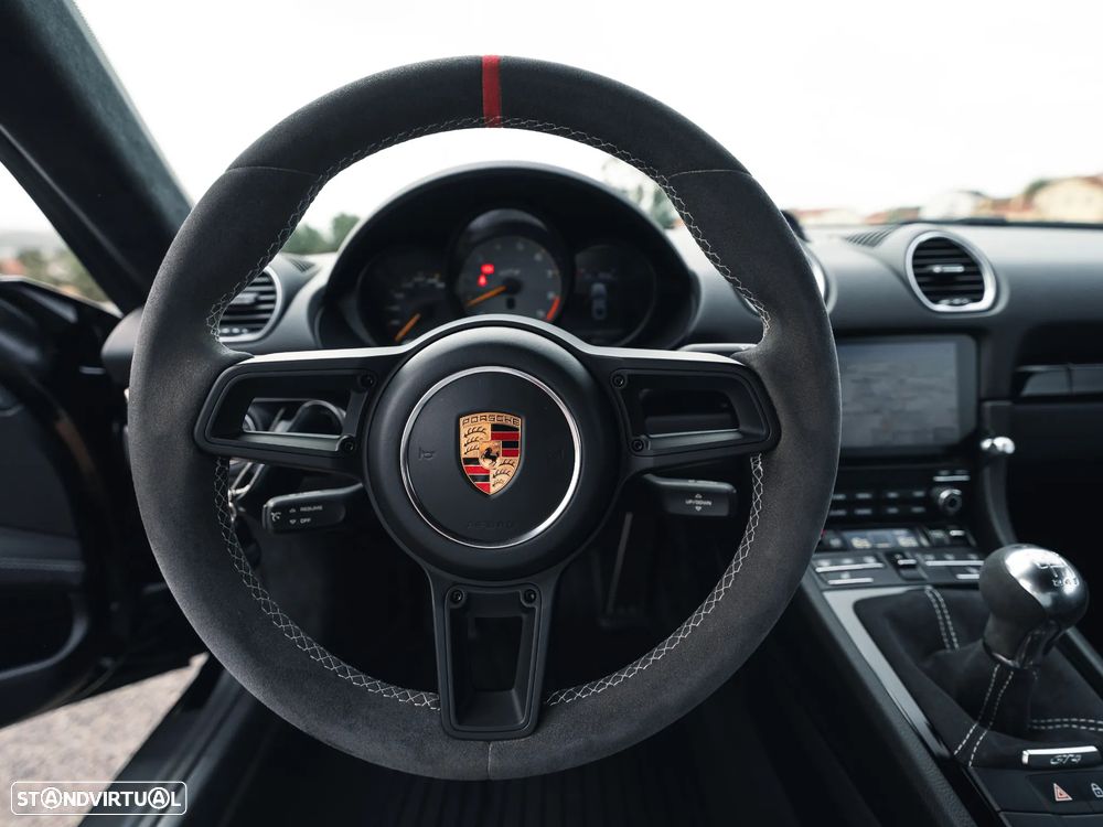 Porsche 718 Cayman GT4 - 21
