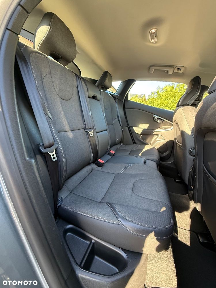 Volvo V40 T3 Drive-E Momentum - 16