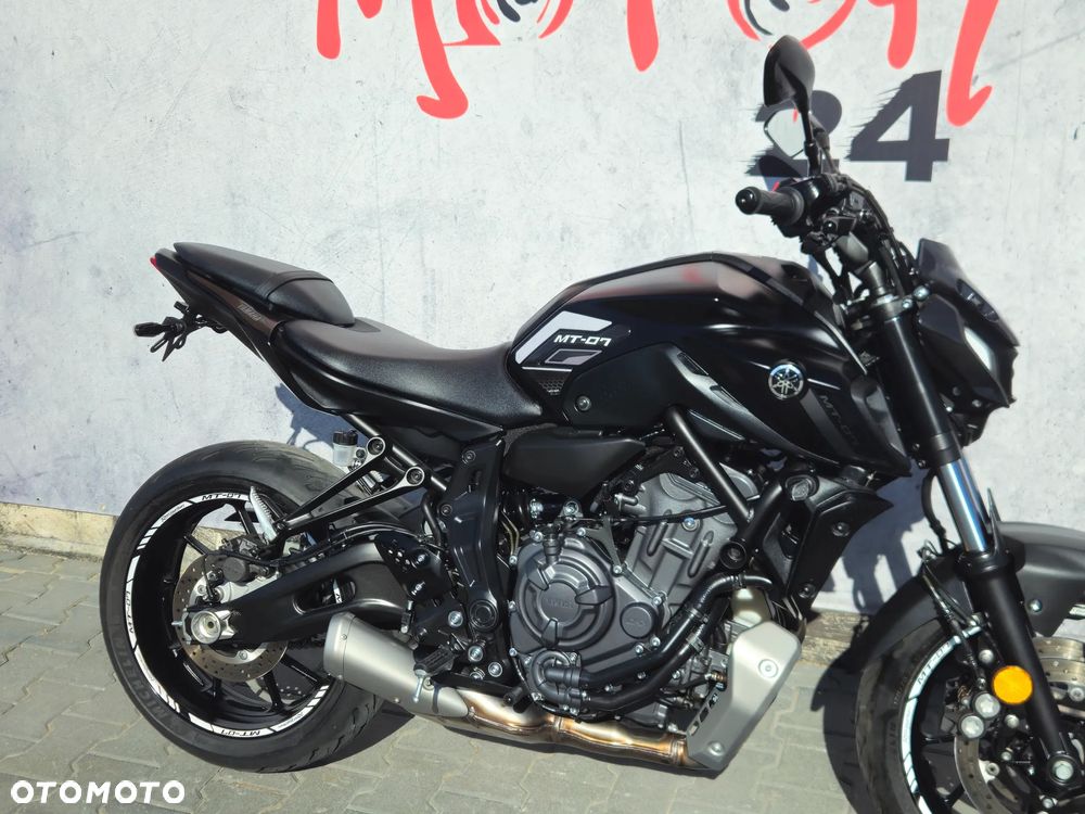 Yamaha MT - 27
