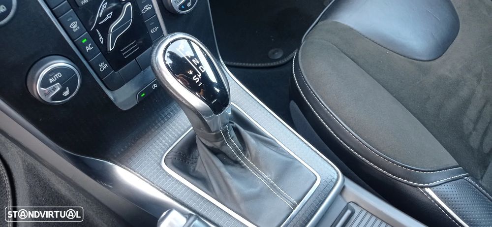 Volvo V40 2.0 D3 R-Design Geartronic - 4