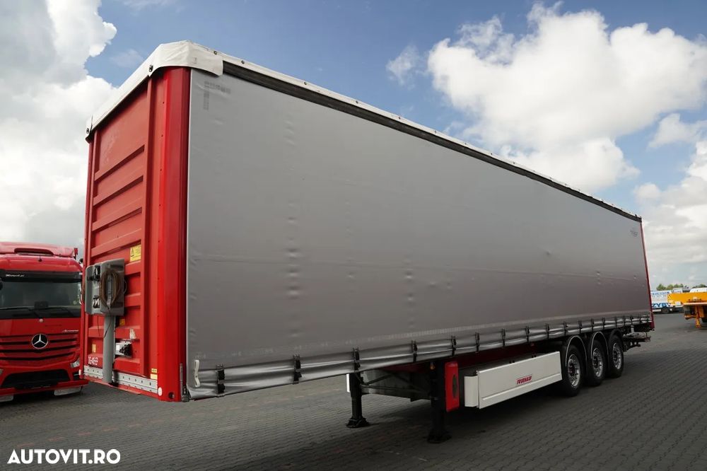 Fruehauf / SEMIREMORCĂ CU PRELATĂ (CURTAINSIDER) / TRANSPORT PALETI / PLATFORMĂ HIDRAULICĂ DHOLLANDIA - 2.000 KG / PODEA REZISTENTĂ (HEAVY-DUTY) / AXĂ LIFTABILĂ / AXE SAF / - 3