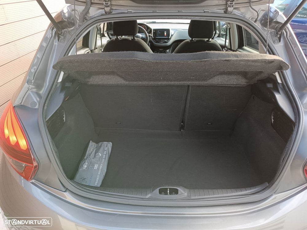 Peugeot 208 - 8
