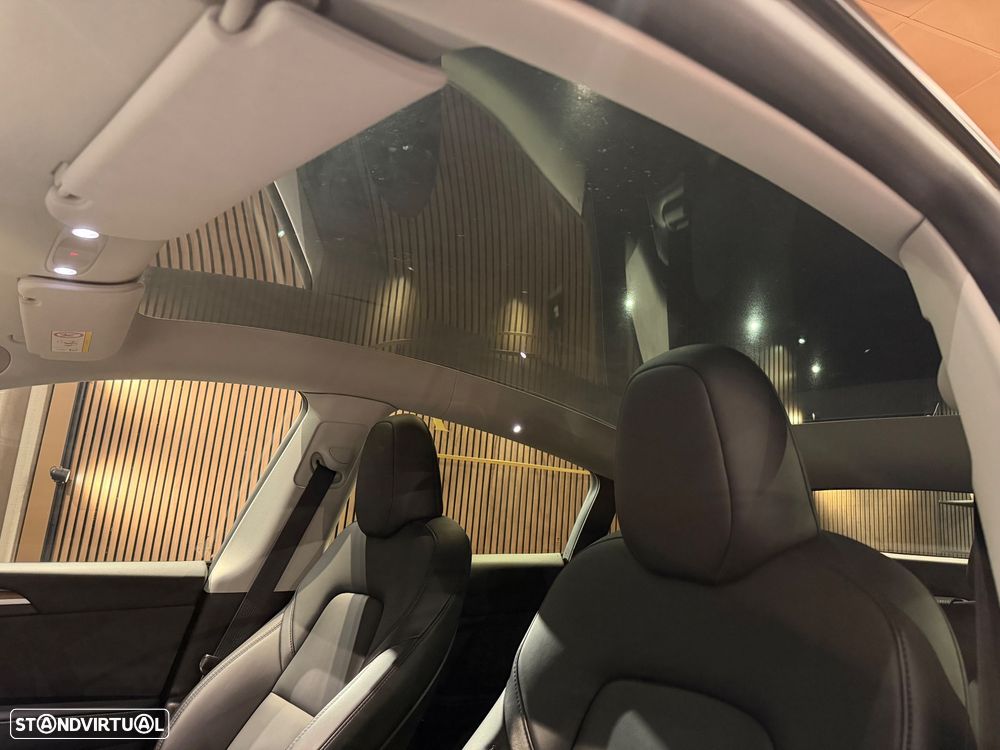 Tesla Model Y Long Range Dual Motor AWD - 18