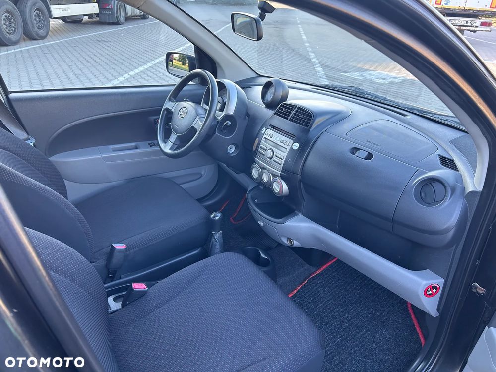 Daihatsu Sirion - 11