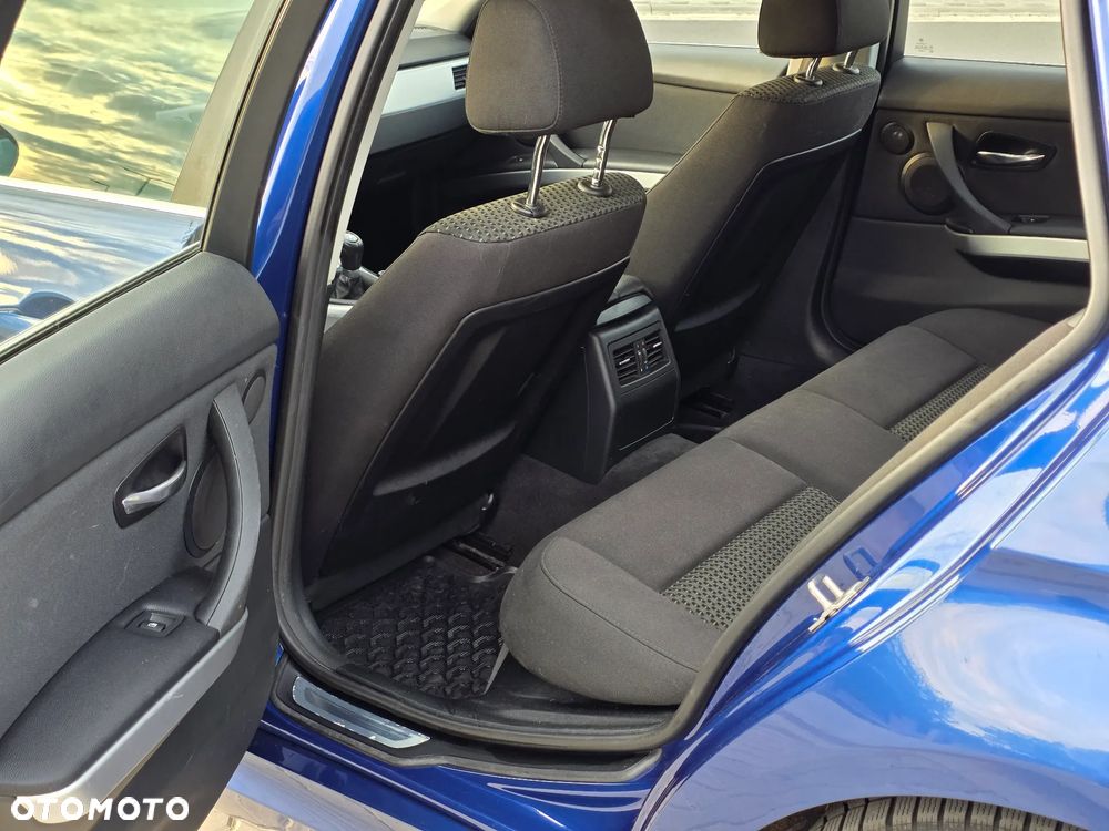 BMW Seria 3 320d - 19