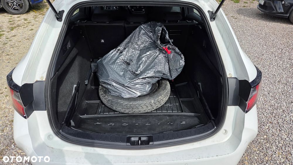 Toyota Corolla 1.8 Hybrid Comfort - 23