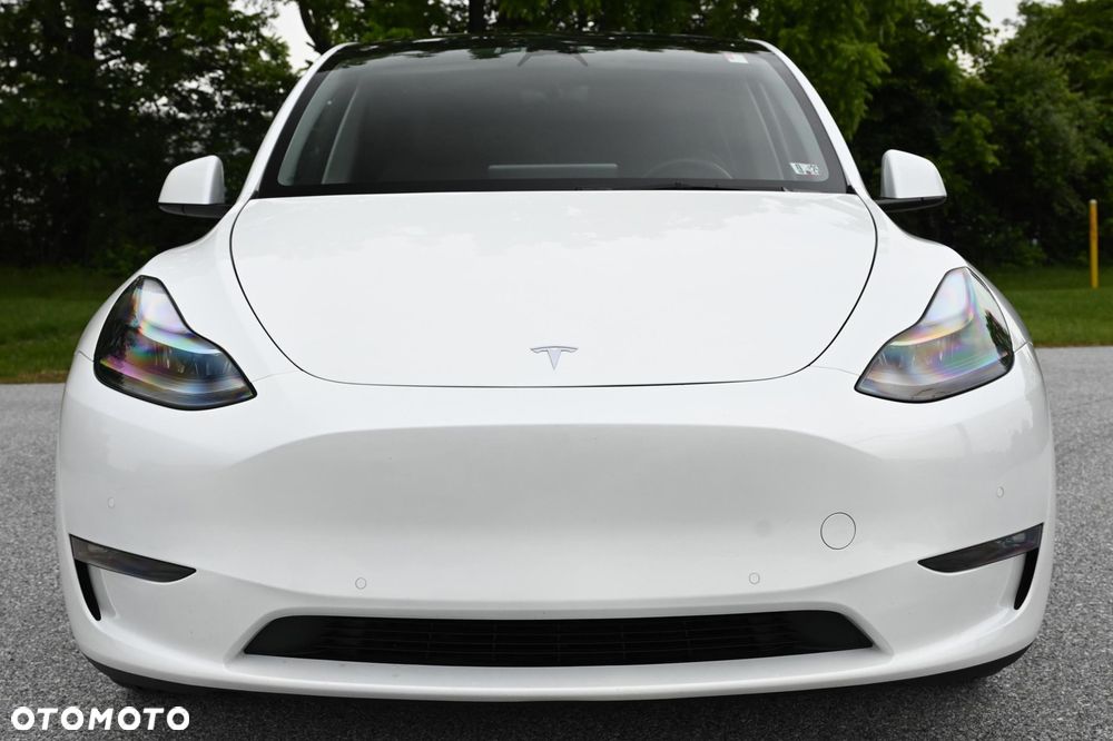 Tesla Model Y Long Range AWD - 3