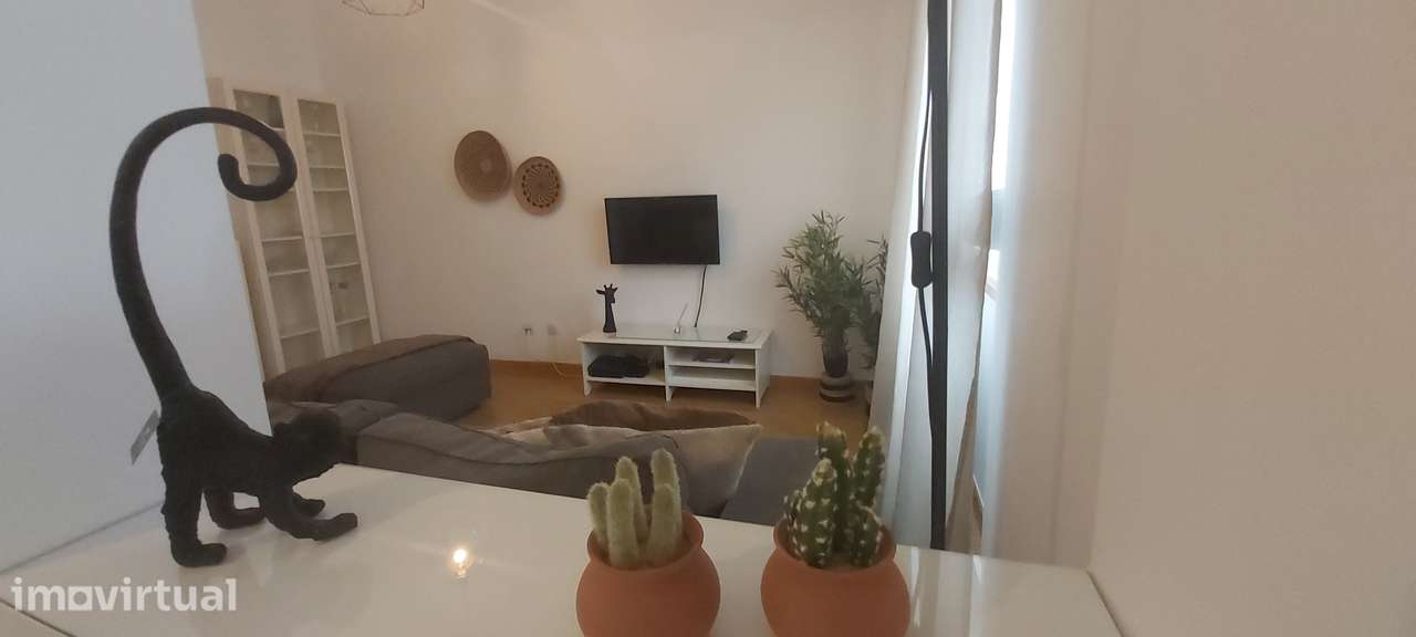 Apartamento T2 com varanda em Benfica - Grande imagem: 3/12