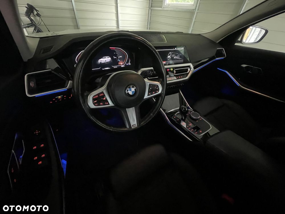 BMW Seria 3 318d mHEV - 13