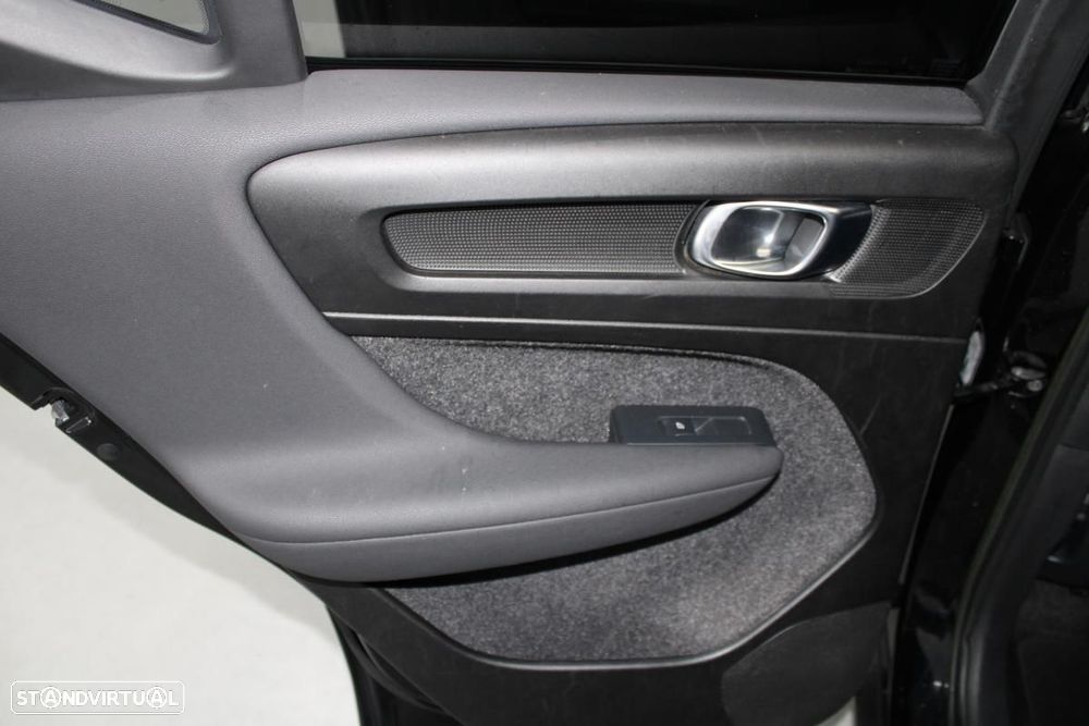 Volvo XC 40 Recharge Core - 13