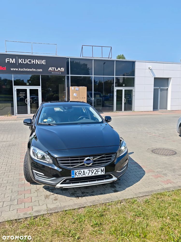 Volvo V60 D6 AWD Plug-in Hybrid R-Design Summum - 2