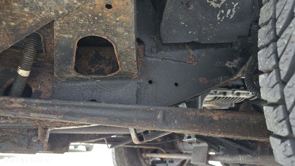 Land Rover Defender - 13