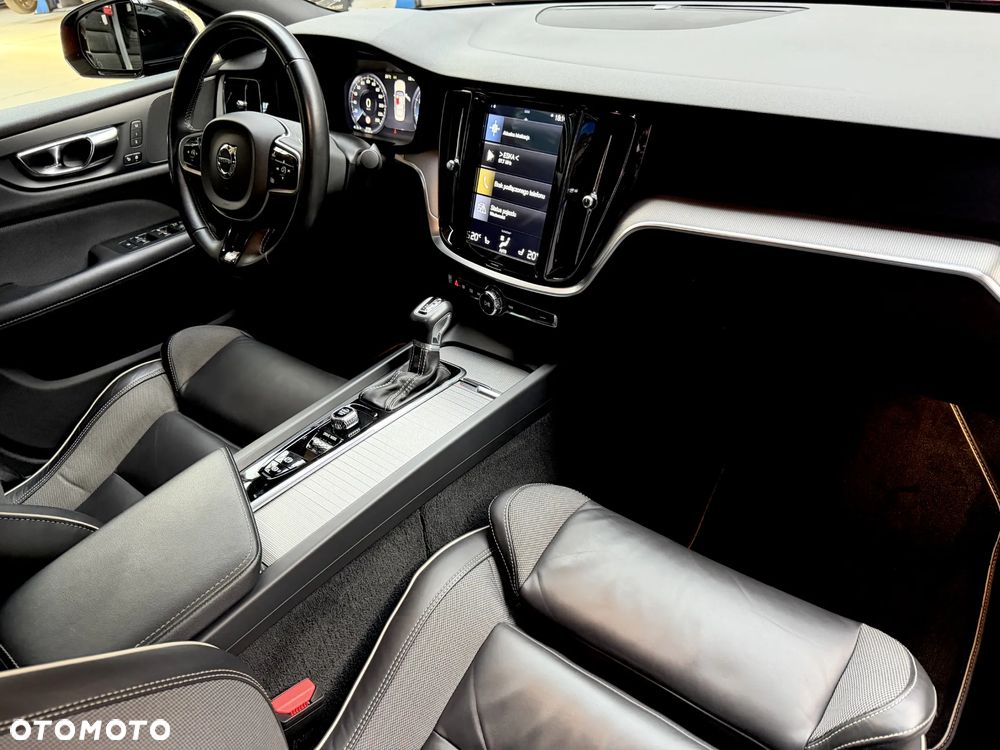 Volvo S60 T4 R-Design - 12