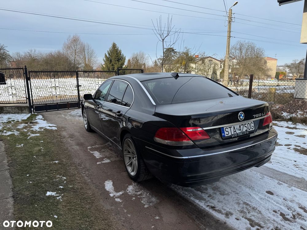 BMW Seria 7 750i L - 8