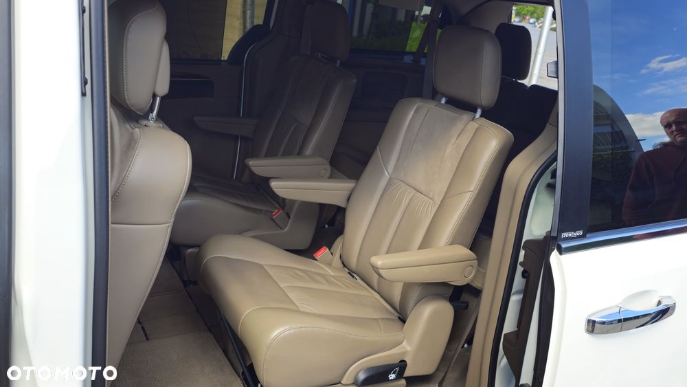 Chrysler Town & Country 3.6 Limited - 25