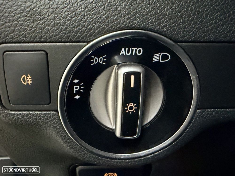 Mercedes-Benz GLA 180 Urban - 16