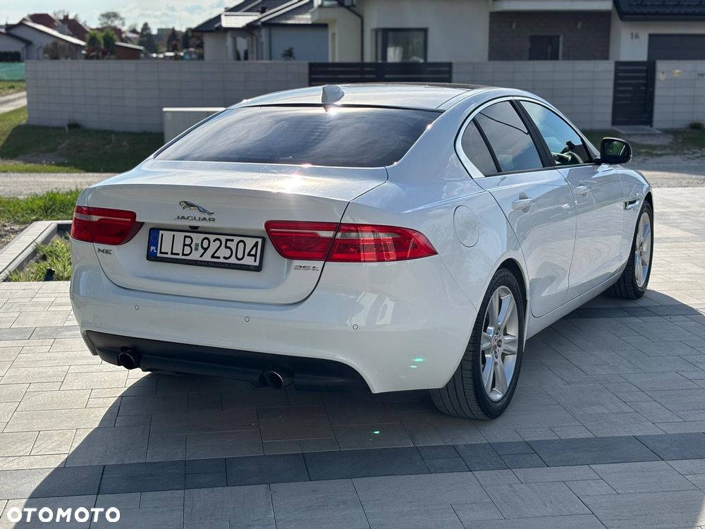 Jaguar XE 25t Prestige - 12