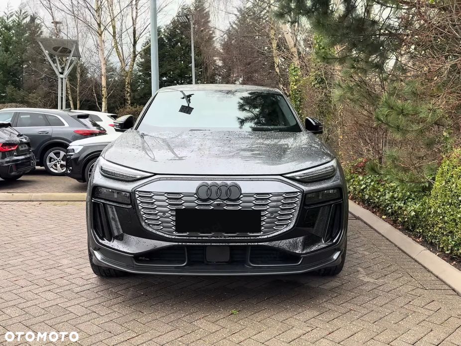 Audi Q6 e-tron - 7
