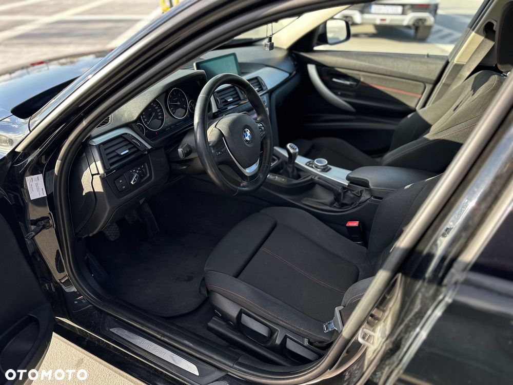 BMW Seria 3 320d DPF Edition Sport - 16