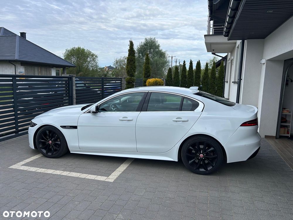 Jaguar XE 2.0 T R-Sport - 9