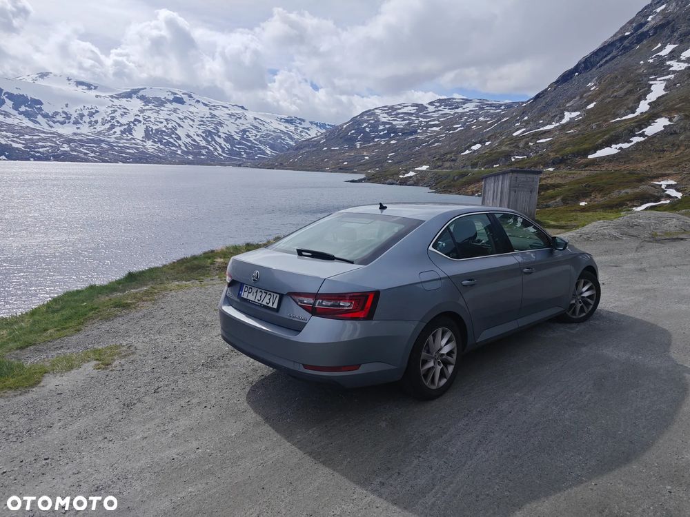 Skoda Superb 2.0 TDI Ambition DSG - 13