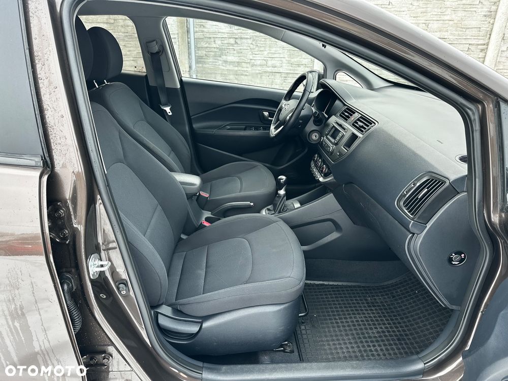 Kia Rio - 8