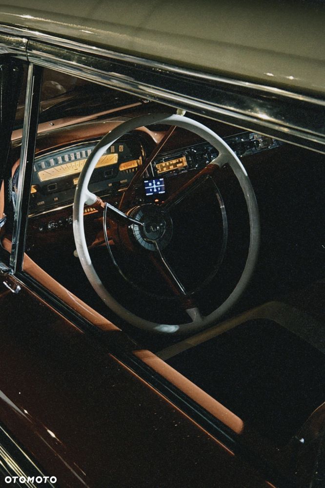 Ford Fairlane - 24