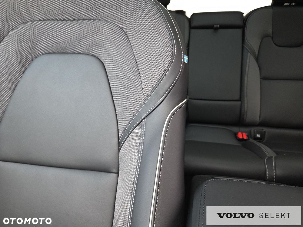 Volvo XC 60 T8 AWD Plus Black Edition - 28