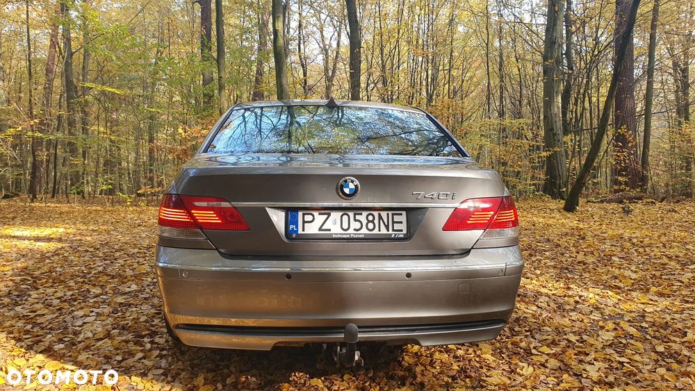 BMW Seria 7 740i - 5