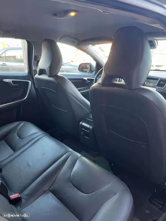 Volvo V60 2.0 D2 Momentum Drive - 12