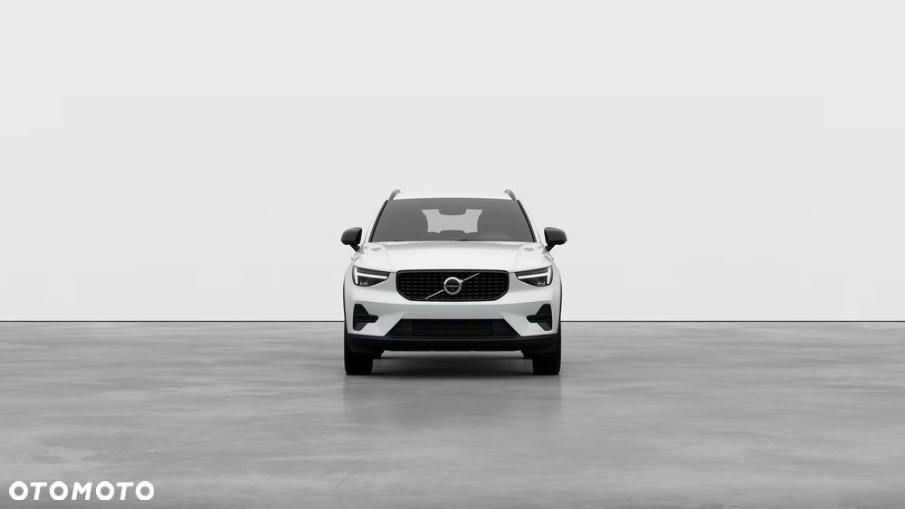 Volvo XC 40 B3 Plus Dark - 3