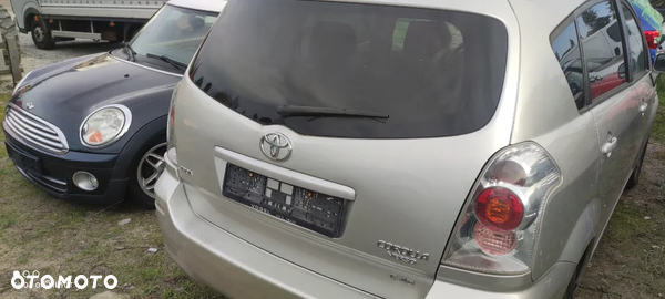 Toyota Corolla Verso klapa tył kompletna