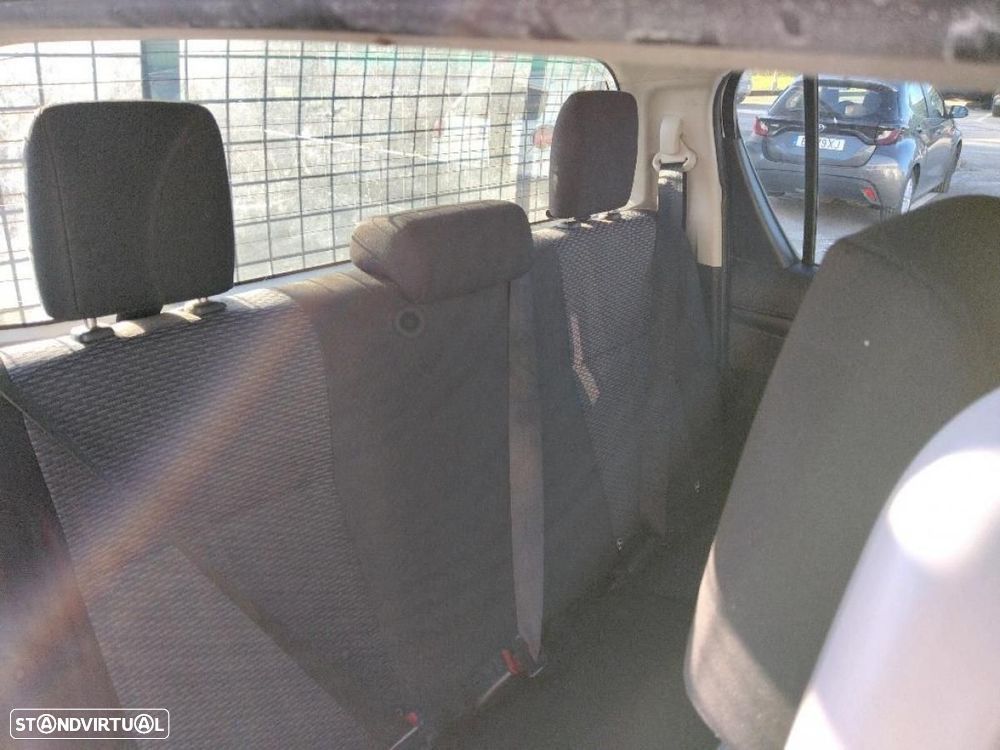 Toyota Hilux 2.4 D-4D 4WD DOUBLE CAB c/IVA - 5