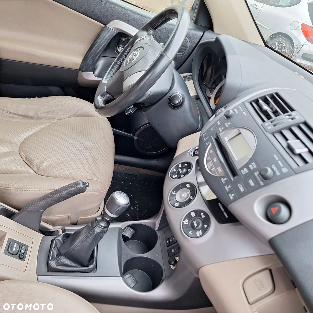 Toyota RAV4 - 16