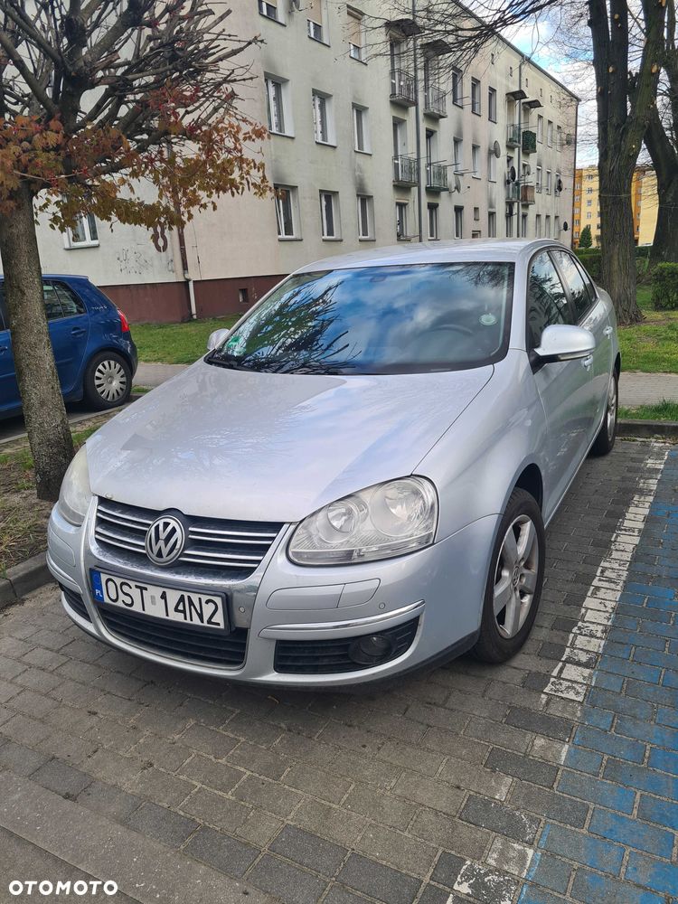Volkswagen Jetta - 1