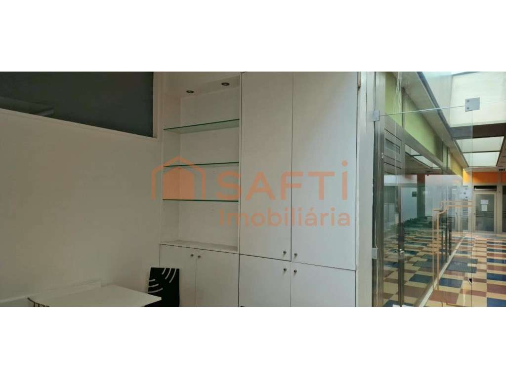 ESPAÇO COMERCIAL EQUIPADO EM ESMORIZ - Grande imagem: 4/31
