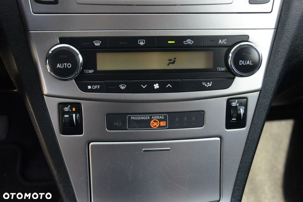 Toyota Avensis 1.8 Prestige - 28