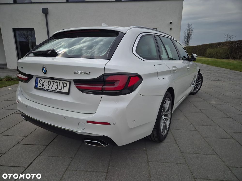 BMW Seria 5 530d xDrive Luxury Line sport - 4