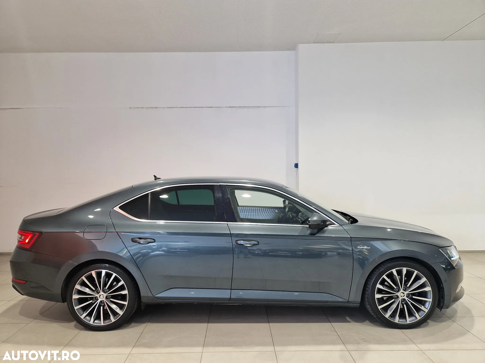 Skoda Superb 2.0 TDI DSG Laurin & Klement - 6