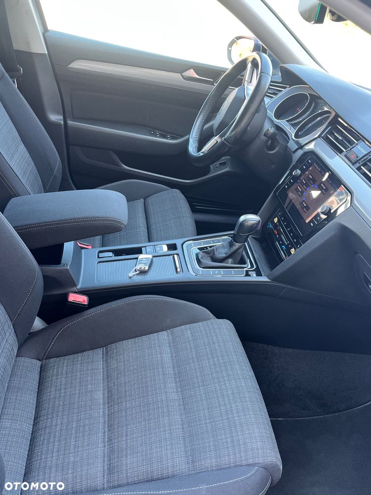 Volkswagen Passat 2.0 TDI SCR DSG Conceptline - 8