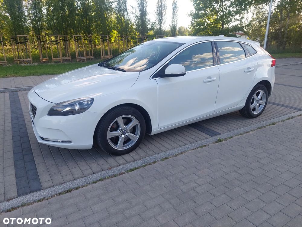 Volvo V40 T2 Momentum - 4