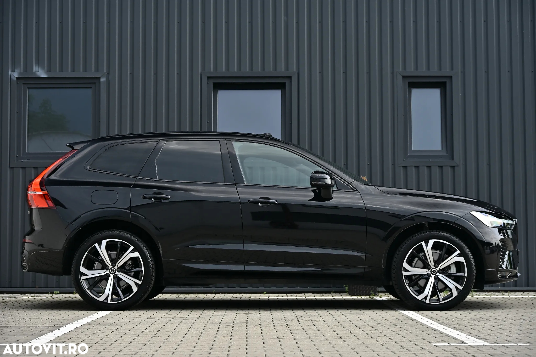 Volvo XC 60 B4 MHEV AT8 AWD R-Design - 22