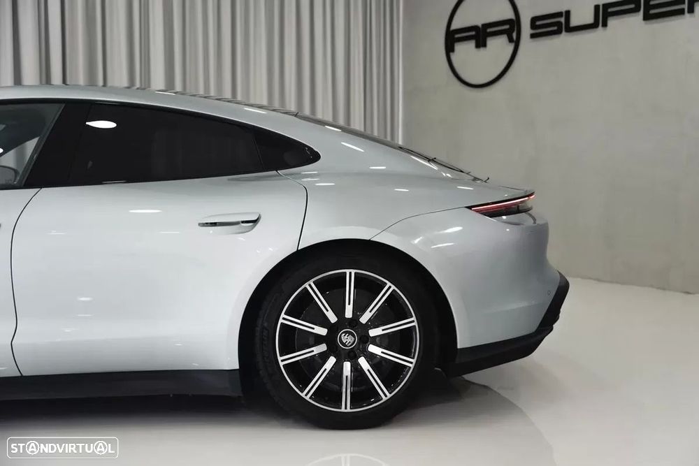 Porsche Taycan 4S - 9