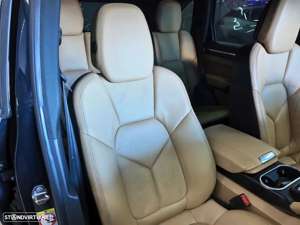 Porsche Cayenne Platinum Edition - 10