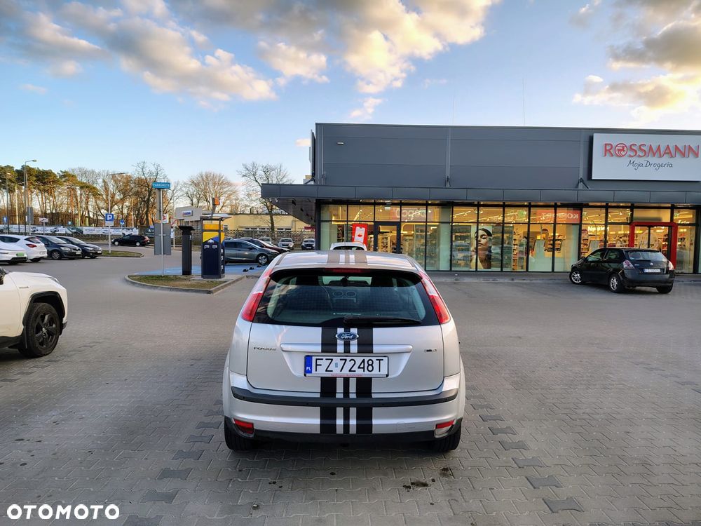 Ford Focus 1.6 TDCi DPF Ambiente - 4